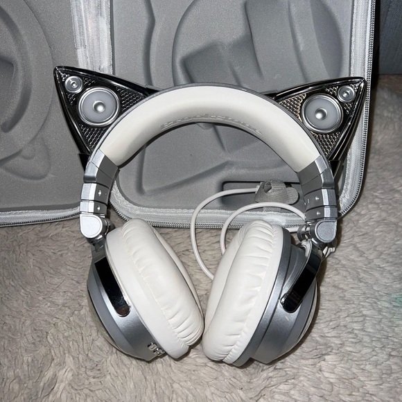 Ariana Grande Headphones Brookstone Limited Edition Wireless Cat